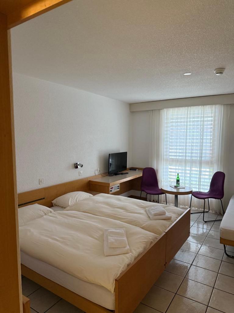 Hotel Loetschberg Spiez Buitenkant foto